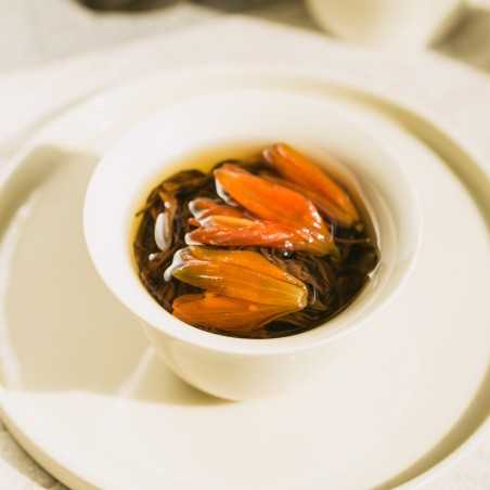 Black tea balls in Lys