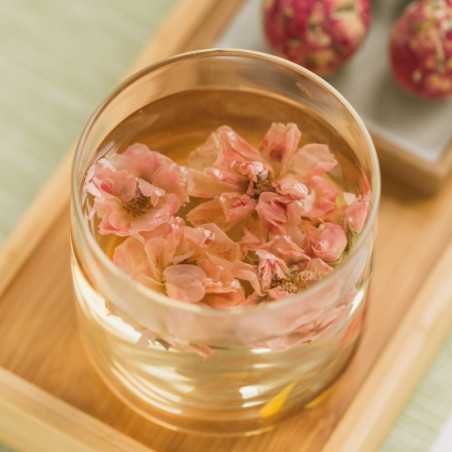 Balls of small roses